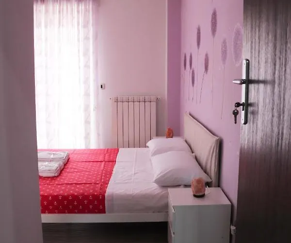 Francesco Fly Couette-café Naples